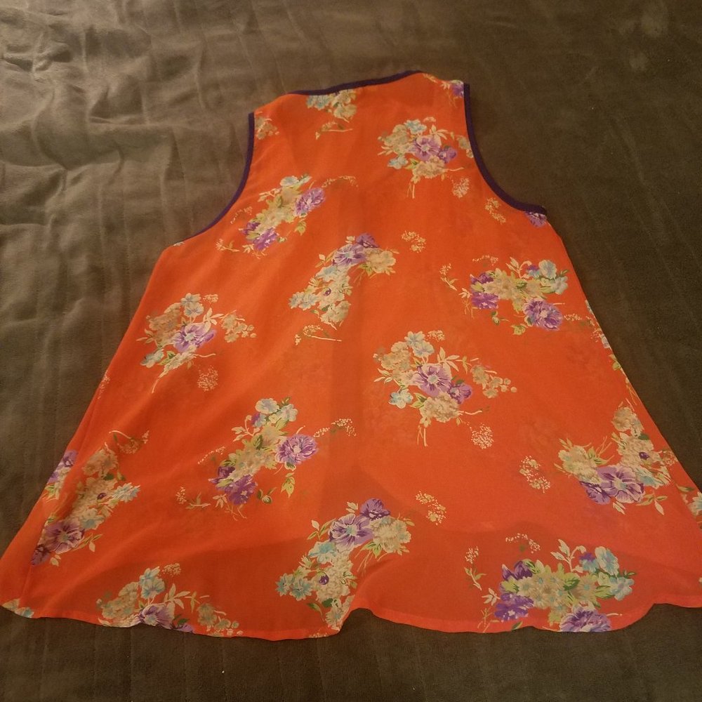 Lush Semi-Sheer Sleeveless Blouse - Picture 3 of 3